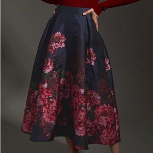 Mysterious Red Rose
Jacquard Floral A-Line Midi Skirt new with tag size large